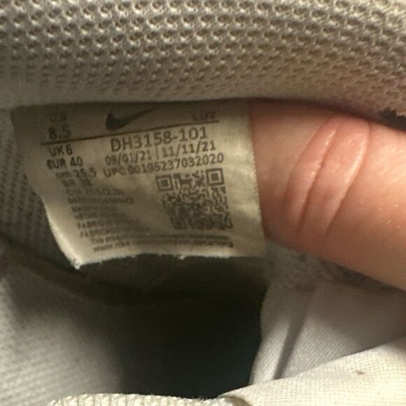 Nike Women's Court Vision Low Sneaker Black/White Size 8.5 USED - Picture 6 of 6